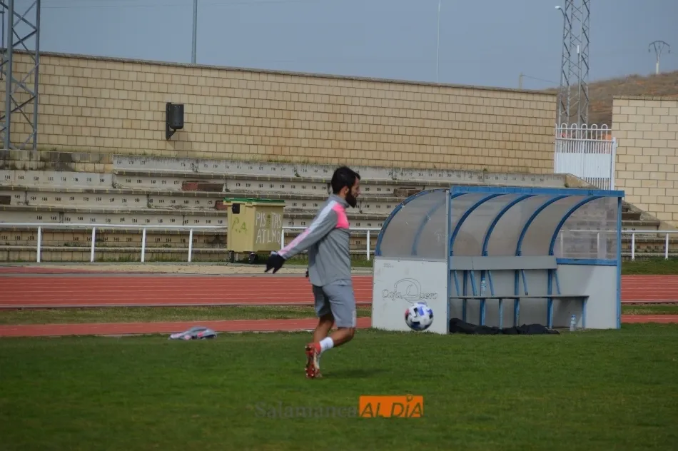Foto 9 - Jueves de entrenamiento en Las Pistas para un Salamanca UDS que quiere hacerse fuerte ante el...