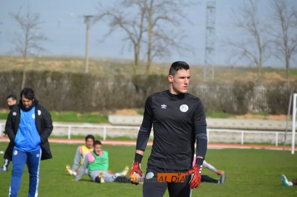 Foto 5 - Jueves de entrenamiento en Las Pistas para un Salamanca UDS que quiere hacerse fuerte ante el...