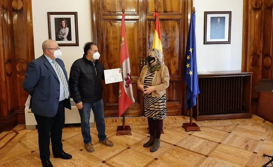 Entrega de diplomas a los colaboradores de la REMER