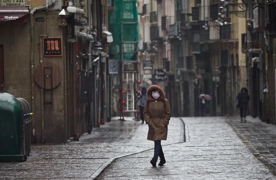 Sanidad registra 14.515 nuevos casos de Covid-19 y 388 muertes, mientras la incidencia baja a...