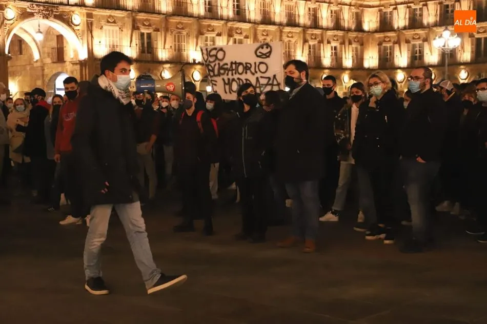 Foto 9 - Concentraci&oacute;n en la Plaza Mayor de Salamanca por la libertad de Pablo Hasel&nbsp;