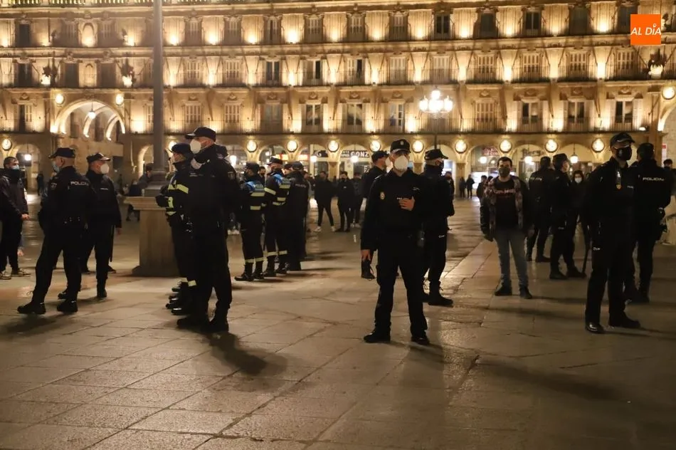 Foto 2 - Retenido por la polic&iacute;a tras un altercado durante la concentraci&oacute;n por la libertad de Hasel&nbsp;