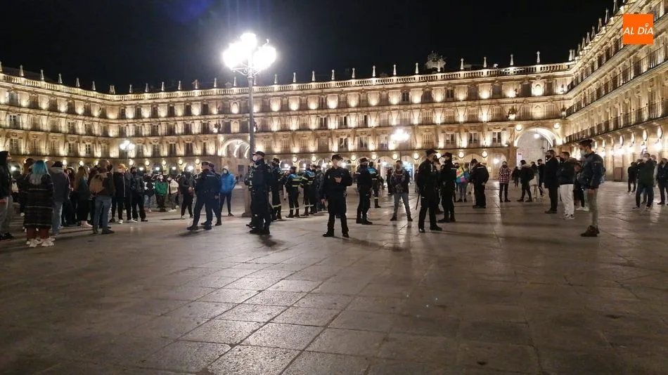 Foto 3 - Retenido por la polic&iacute;a tras un altercado durante la concentraci&oacute;n por la libertad de Hasel&nbsp;