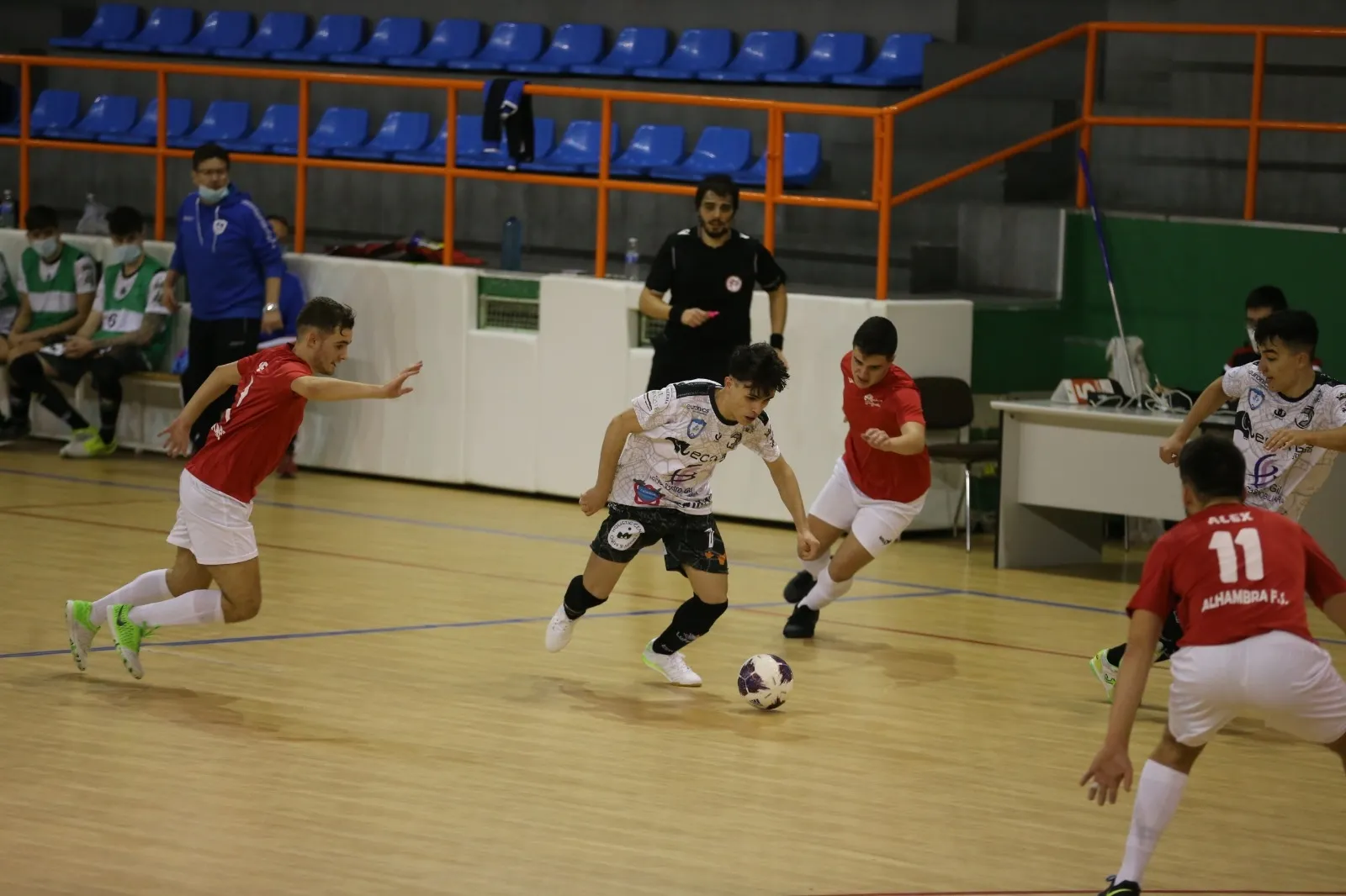 Foto 8 - El FS Salamanca Unionistas cae en el derbi con el Alhambra de Guijuelo&nbsp;(1-3)