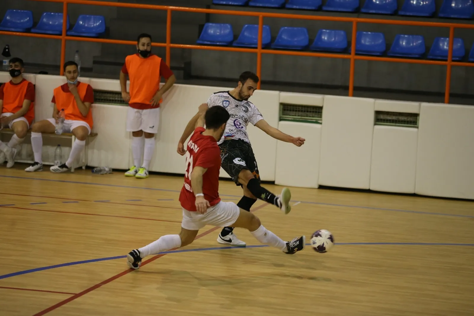 Foto 2 - El FS Salamanca Unionistas cae en el derbi con el Alhambra de Guijuelo&nbsp;(1-3)