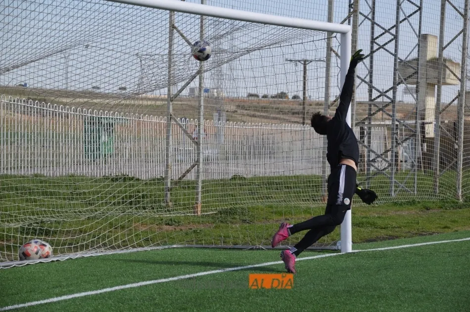 Foto 3 - El Salamanca UDS se pone el gol entre ceja y ceja en el entrenamiento del viernes