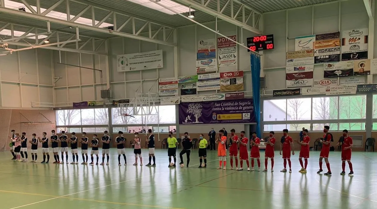 Foto 5 - Clara derrota del III Juvenil en una floja visita al San Crist&oacute;bal de Segovia  