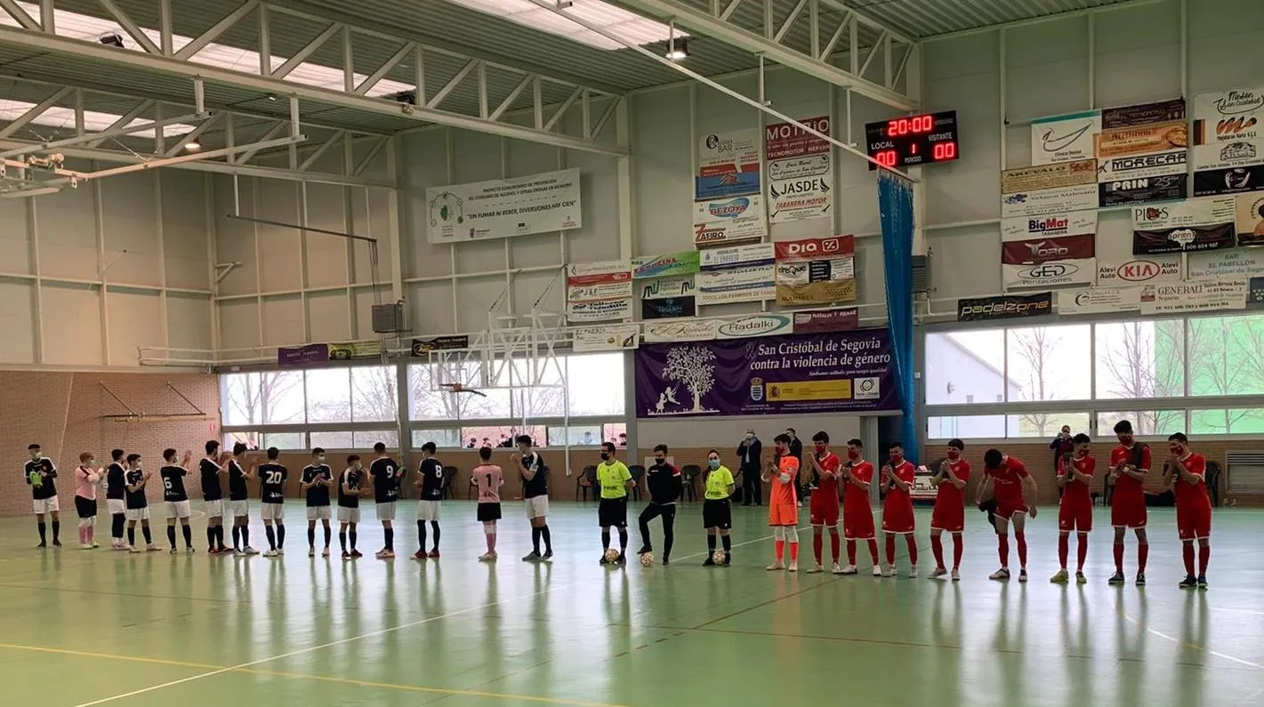 Foto 4 - Clara derrota del III Juvenil en una floja visita al San Crist&oacute;bal de Segovia  