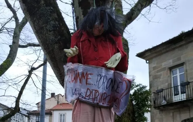 Imagen de la muñeca aparecida con el rostro de Calvo - elcomun.es