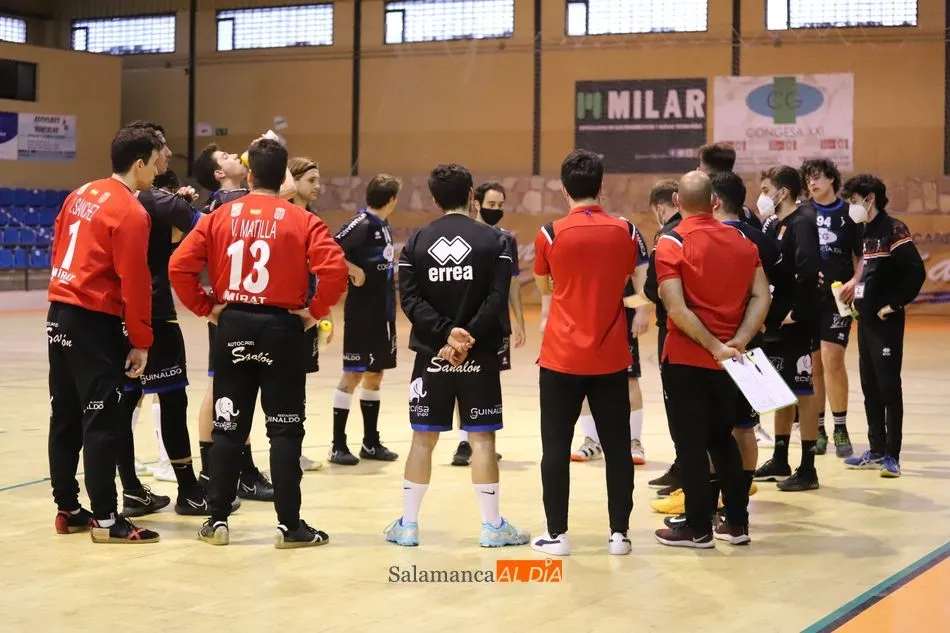 Foto 11 - Goleada de esc&aacute;ndalo del BM Salamanca al Ezequiel 4 Valles La Robla (39-27)