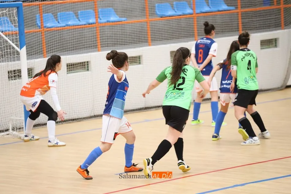Foto 2 - El Intersala vuelve a puntuar tras empatar en casa con el Ourense y la USAL pierde con el Castro