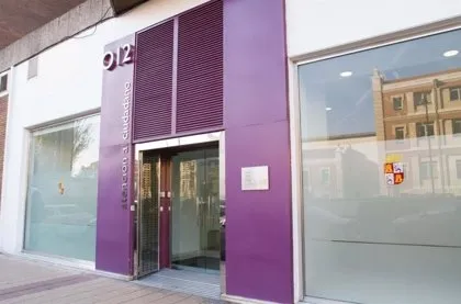 La pandemia dispara las llamadas al 012 y las visitas a la sede electrónica de la Junta para...