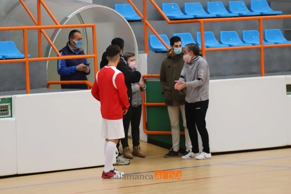 Foto 2 - Suspendido por goteras el FS Salamanca Unionistas &ndash; Cistierna