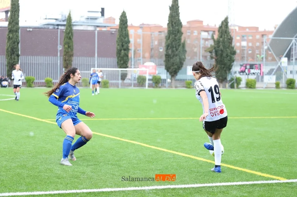 Foto 5 - Empate del Salamanca UDS Femenino con el Ol&iacute;mpico de Le&oacute;n en casa (0-0)