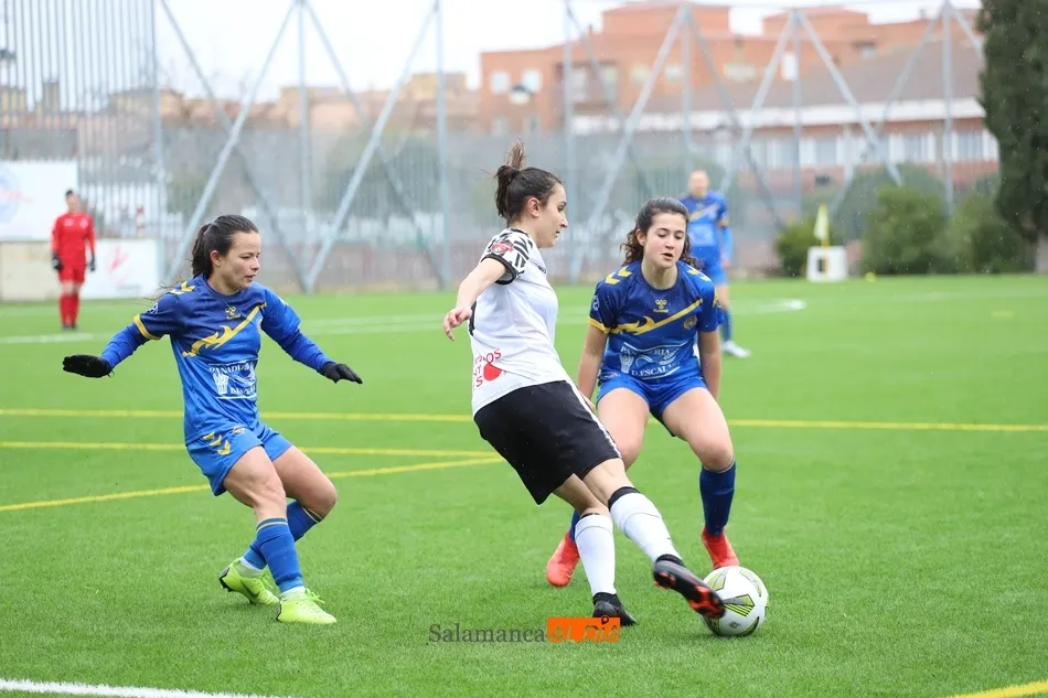 El Salamanca UDS Femenino, ante el Olímpico, en este domingo / Lydia González