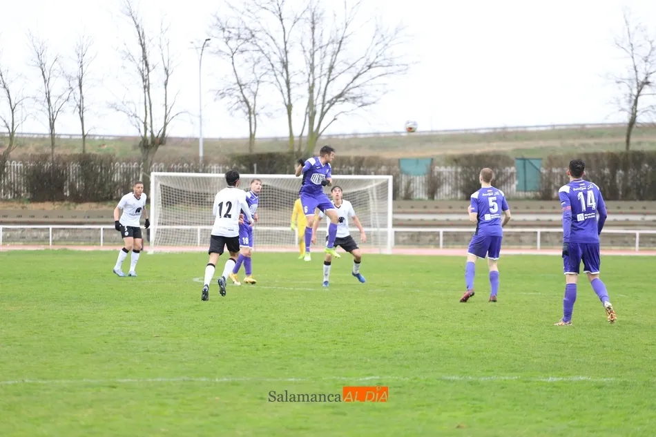 Foto 6 - El filial del Salamanca UDS pierde una bala al empatar con el Becerril (1-1); el Santa Marta pierde ...