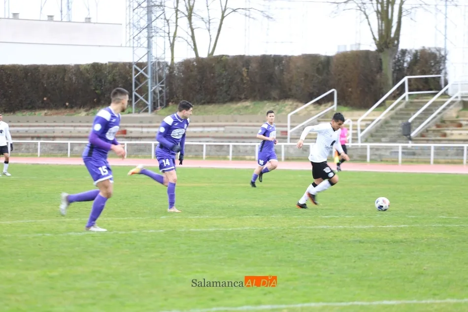 Foto 4 - El filial del Salamanca UDS pierde una bala al empatar con el Becerril (1-1); el Santa Marta pierde ...