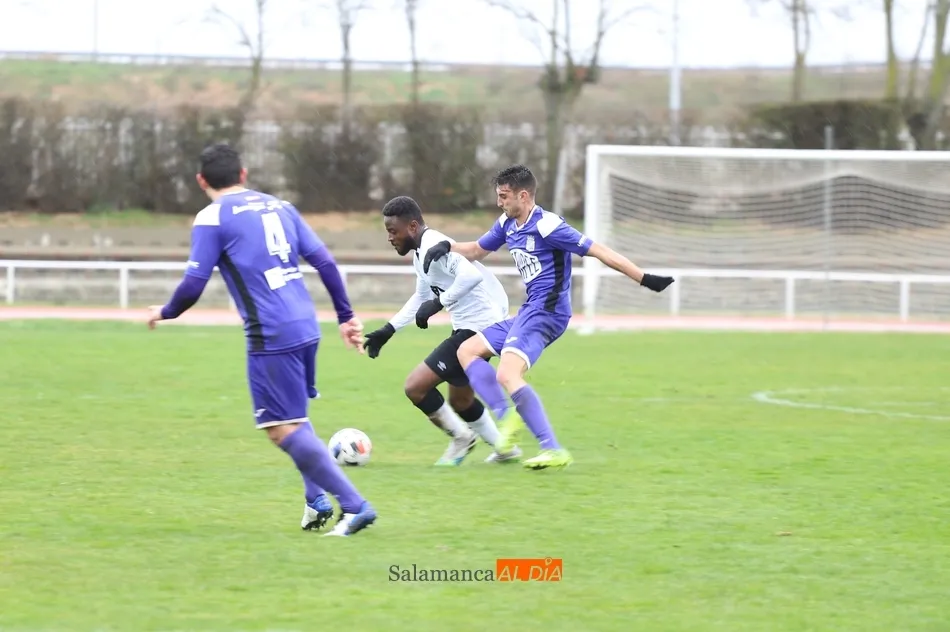 Foto 8 - El filial del Salamanca UDS pierde una bala al empatar con el Becerril (1-1); el Santa Marta pierde ...