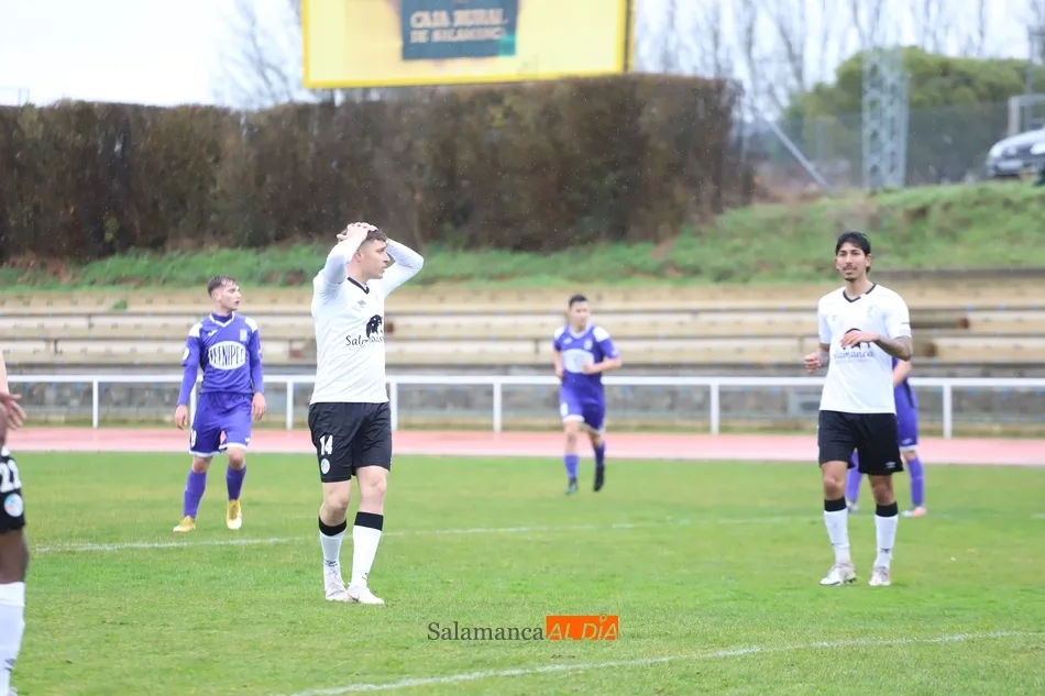 Foto 3 - El filial del Salamanca UDS pierde una bala al empatar con el Becerril (1-1); el Santa Marta pierde ...