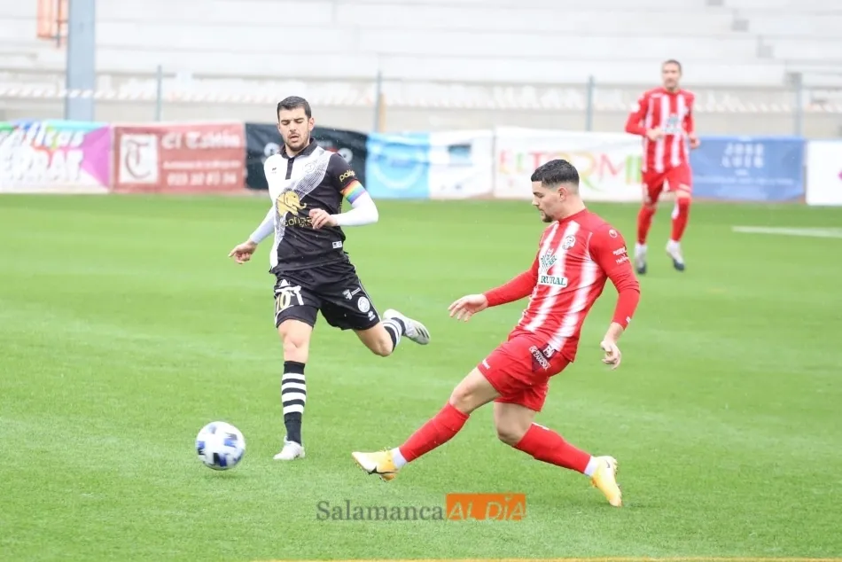 Crespo, ex del Salamanca UDS, y De la Nava, durante el encuentro / Lydia González