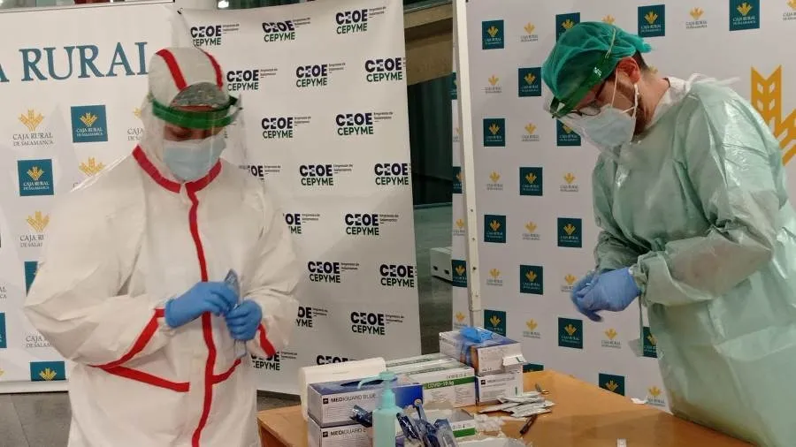 Foto 5 - Sin positivos de coronavirus tras la primera jornada del cribado masivo para empresarios y...