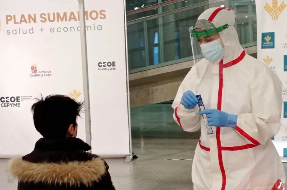 Foto 3 - Sin positivos de coronavirus tras la primera jornada del cribado masivo para empresarios y...