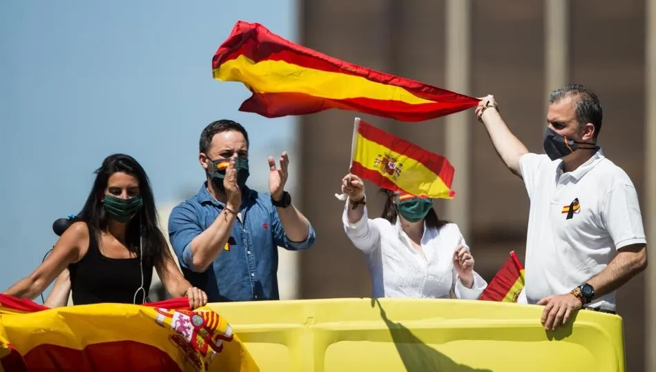 rchivo - El presidente de Vox, Santiago Abascal, junto a otros dirigentes del partido en una manifestación contra la gestión del Gobierno. Foto de Joaquin Corchero - EP