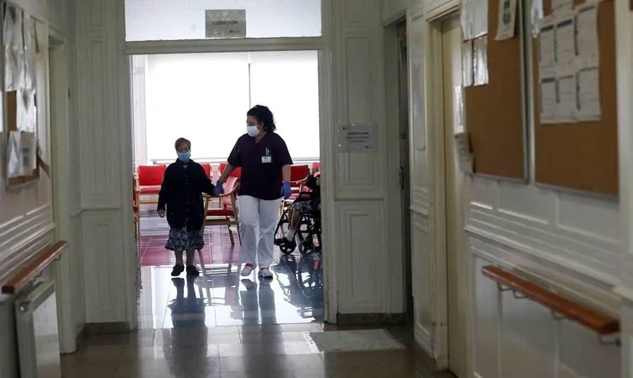 Visitas sin limitación, ni de personas ni de tiempo, en las residencias de la Comunidad