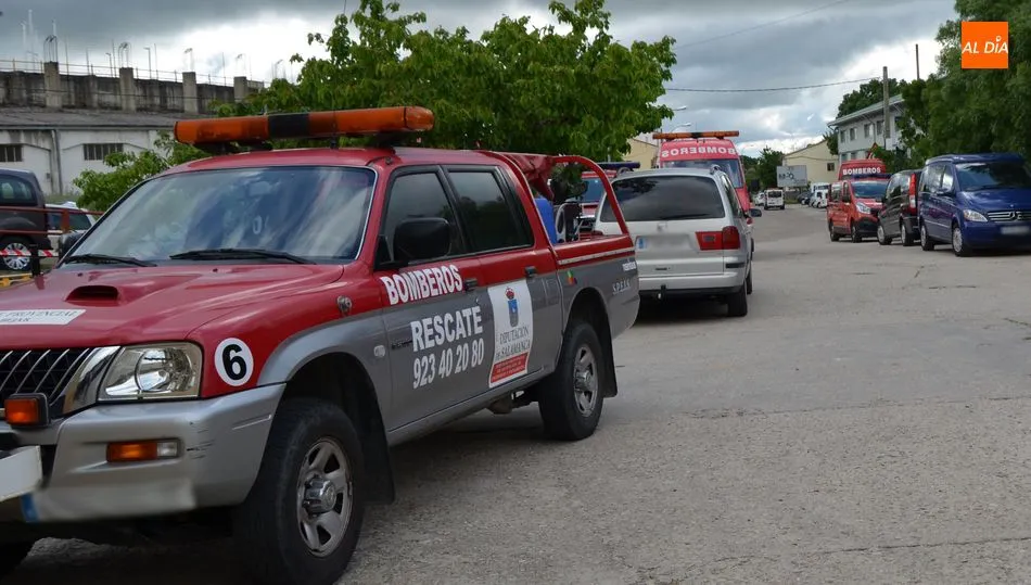 Los bomberos intervienen en la excarcelación de los accidentados