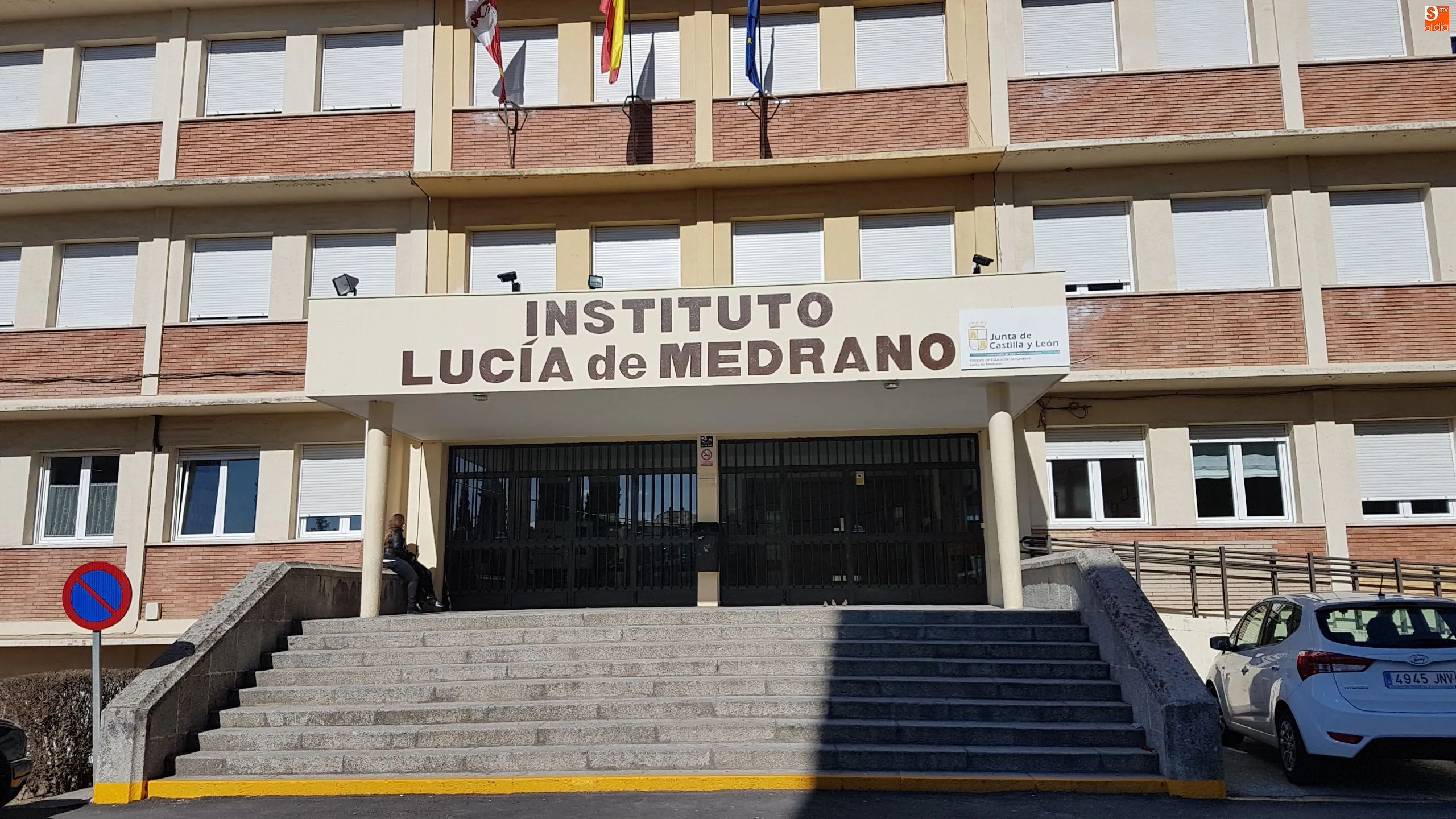 Fachada del IES Lucía de Medrano