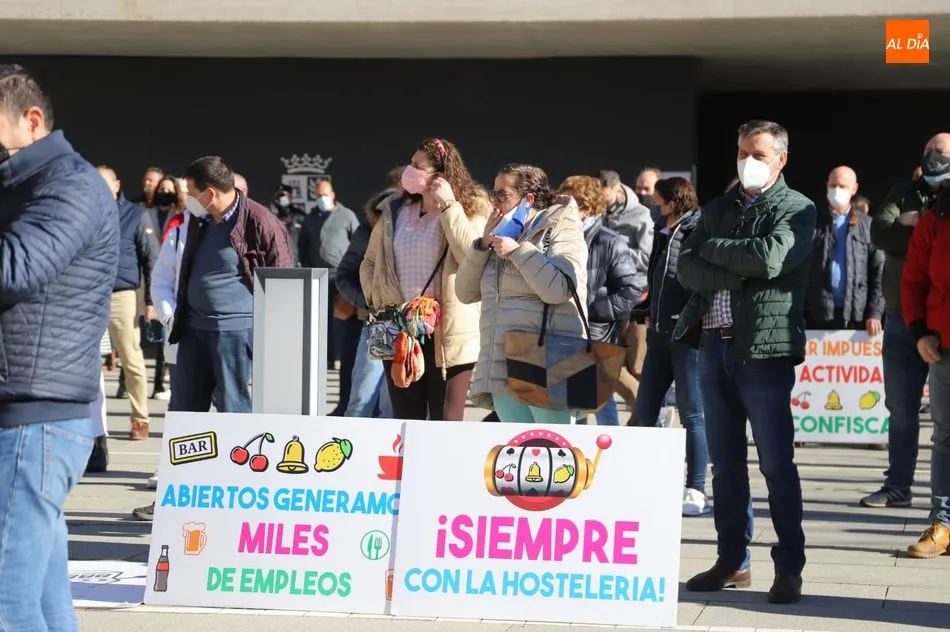 Foto 7 - Nueva protesta de los hosteleros por las medidas restrictivas que limitan su actividad&nbsp;