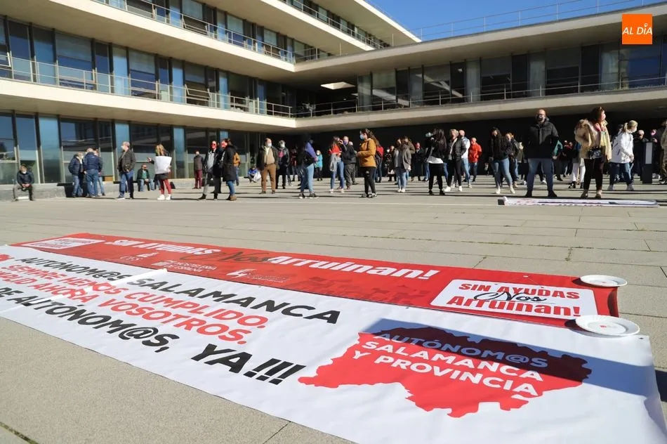 Foto 6 - Nueva protesta de los hosteleros por las medidas restrictivas que limitan su actividad&nbsp;