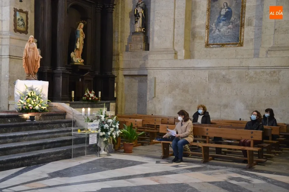 Foto 6 - La Iglesia de Cerralbo, siguiente parada de la Reina de Radio Mar&iacute;a  
