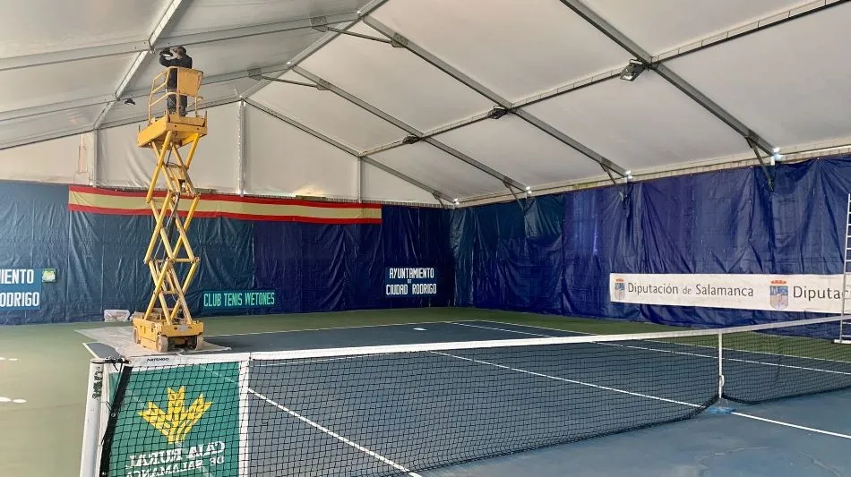 La pista cubierta de tenis da la bienvenida a la tecnología led  