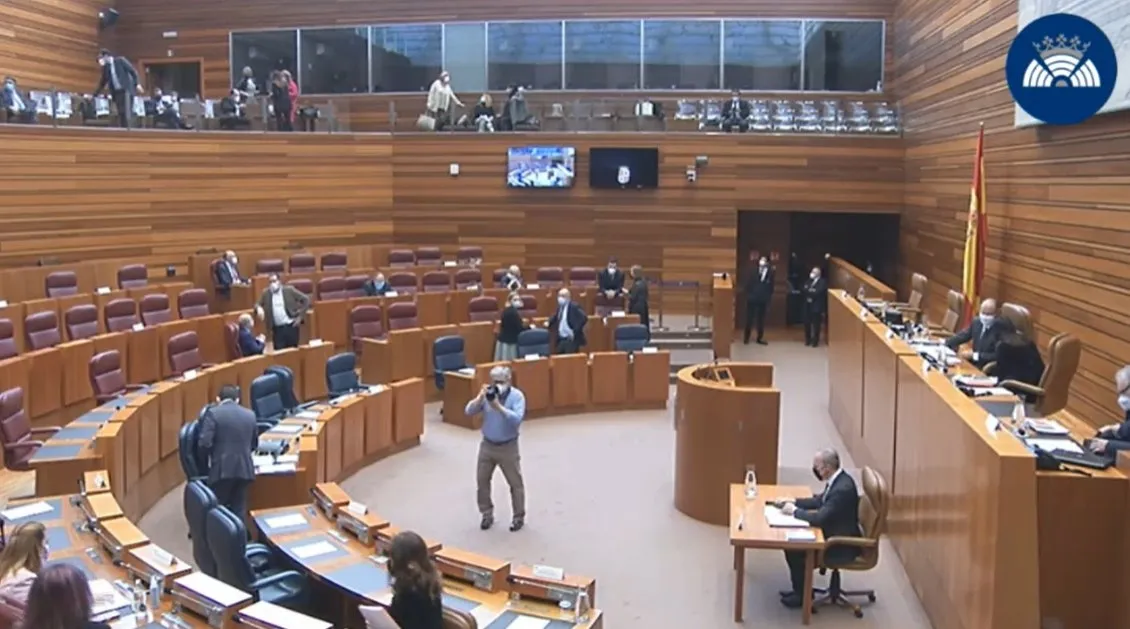 El procurador de ‘Por Ávila’ impide la declaración institucional en las Cortes a favor de la...