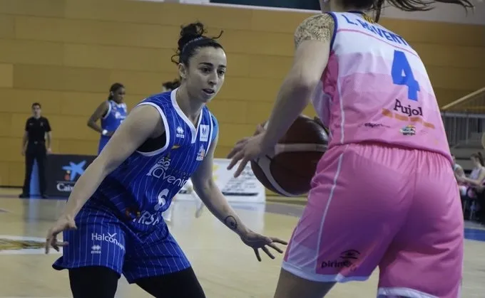 Silvia Domínguez, durante el encuentro / CB Avenida