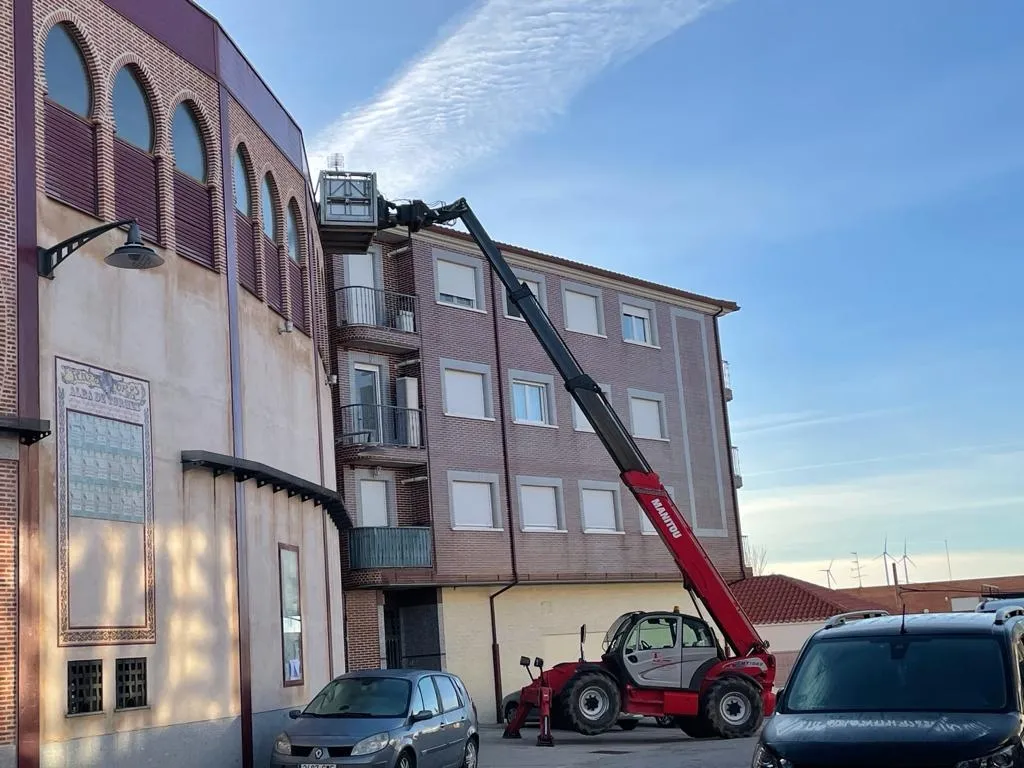 Foto 3 - Desinfecci&oacute;n y limpieza de instalaciones municipales deportivas y de la plaza de toros  