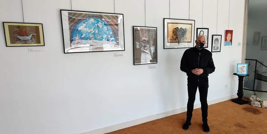  ‘El papel de la vida’, la muestra que cuenta con retratos, acuarelas de la ciudad de Salamanca y obras de hiperrealismo