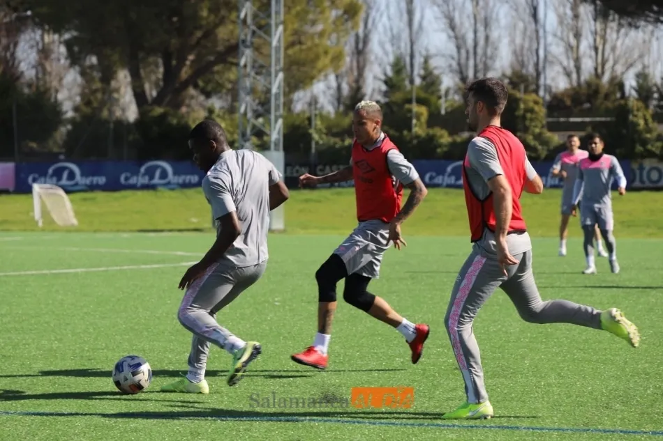 Kever, ante el Puma y Camacho / Lydia González