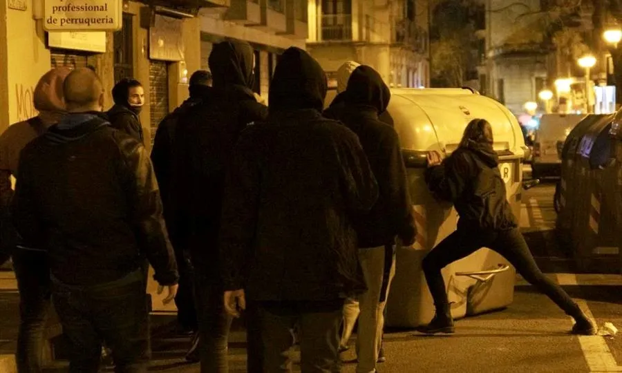 Foto 2 - PP y Cs pedir&aacute;n en el pleno municipal una condena de los actos violentos y apoyo a la Polic&iacute;a