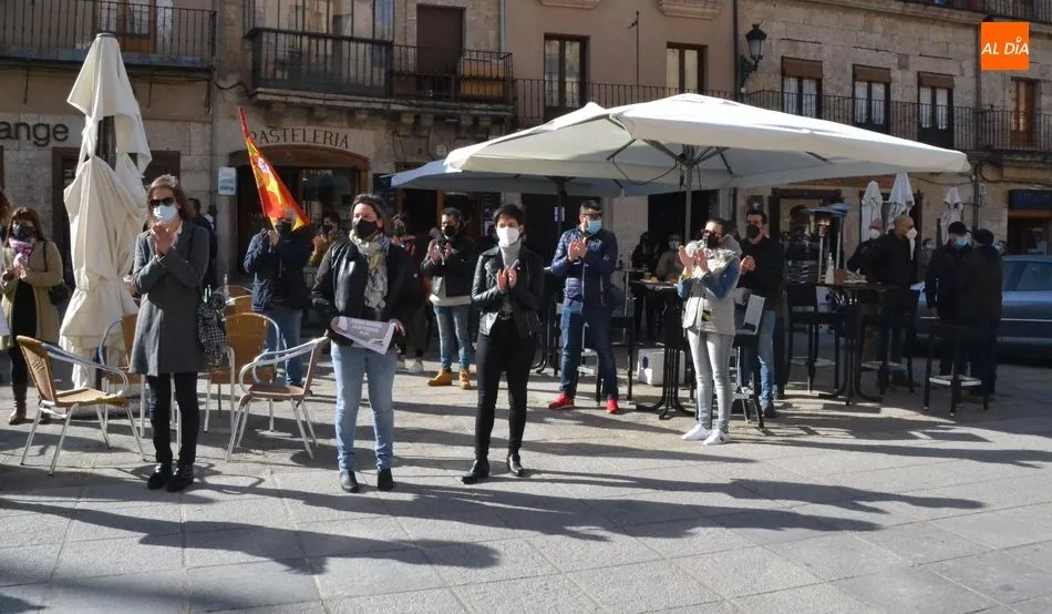 Foto 9 - M&aacute;s de un centenar de veh&iacute;culos toma parte en la caravana reivindicativa de los trabajadores...