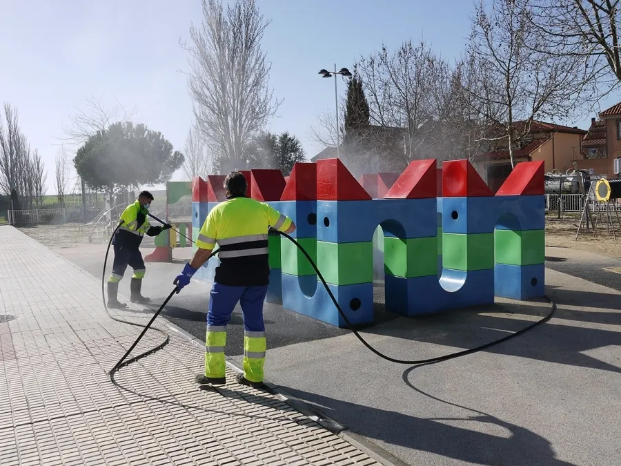 Foto 3 - A partir de este viernes los ni&ntilde;os podr&aacute;n volver a jugar en los parques infantiles de Carbajosa