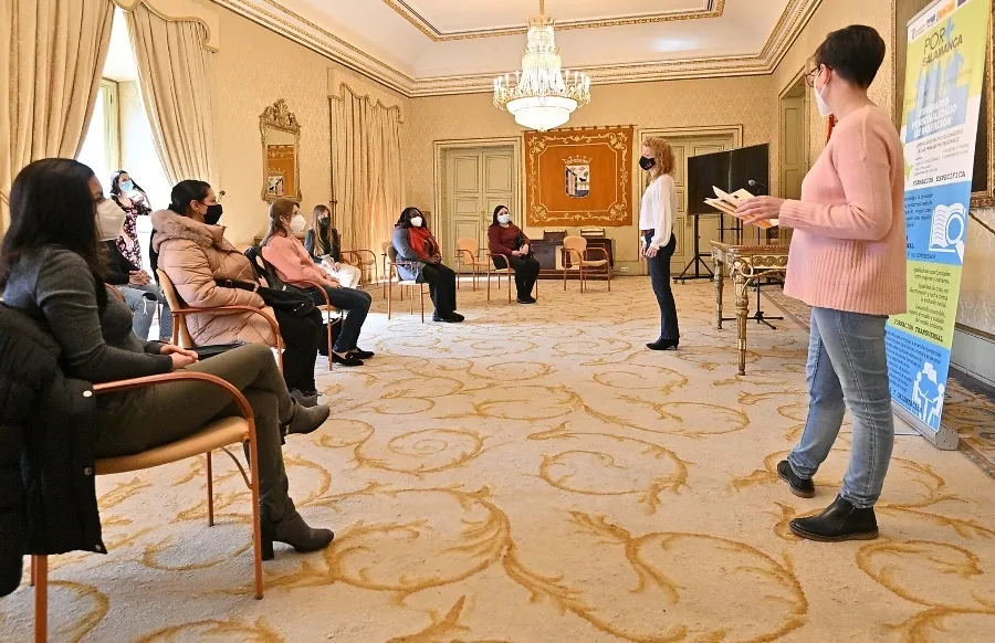 Foto 10 - Un total de 34 personas completan su formaci&oacute;n como asistentes de dependientes