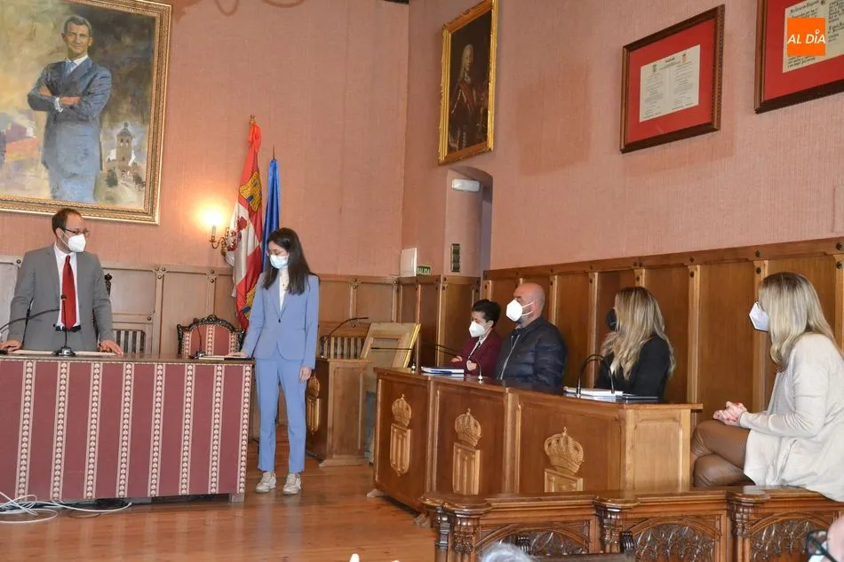 Foto 8 - Toma posesi&oacute;n de su cargo la nueva arquitecta del Ayuntamiento mirobrigense  