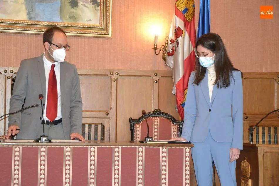 Foto 9 - Toma posesi&oacute;n de su cargo la nueva arquitecta del Ayuntamiento mirobrigense  