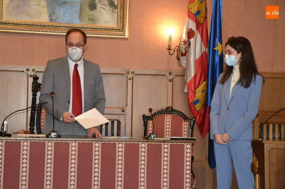 Foto 10 - Toma posesi&oacute;n de su cargo la nueva arquitecta del Ayuntamiento mirobrigense  