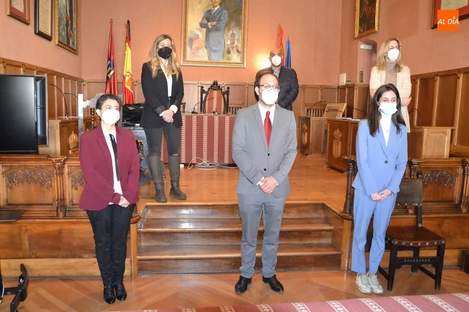 Foto 2 - Toma posesi&oacute;n de su cargo la nueva arquitecta del Ayuntamiento mirobrigense  