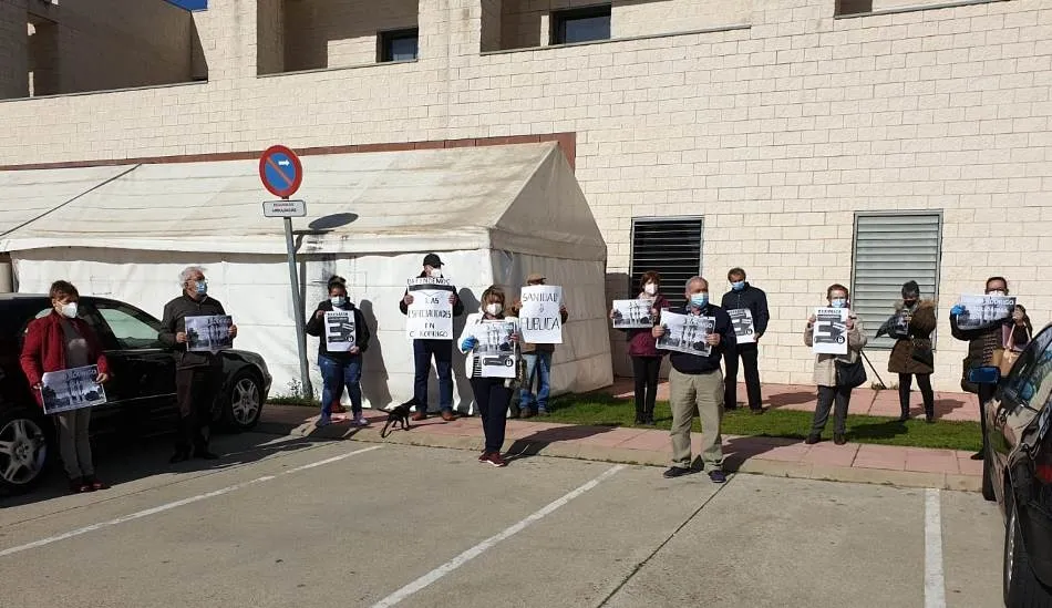 Nueva protesta en defensa de la Sanidad a las puertas del Centro de Salud  