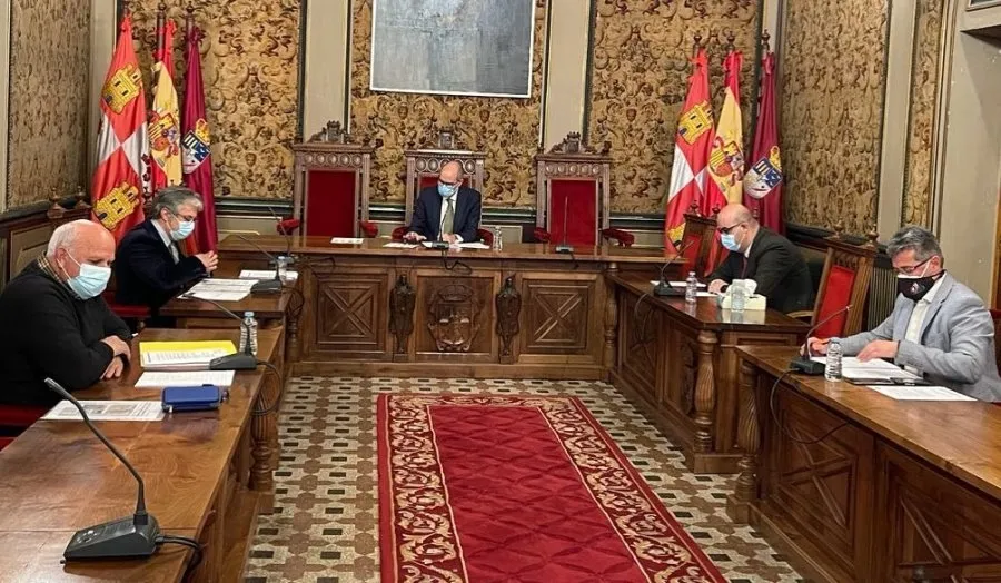 Pleno telemático de la Diputación con la presencia del presidente y los portavoces