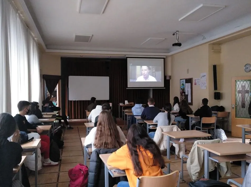 Alumnos del Colegio Calasanz miran al futuro       